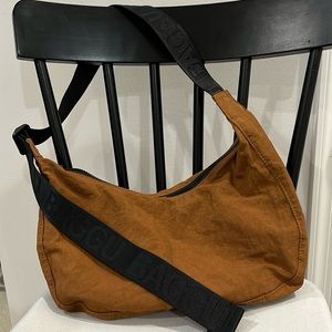BAGGU Medium Nylon Crescent Bag